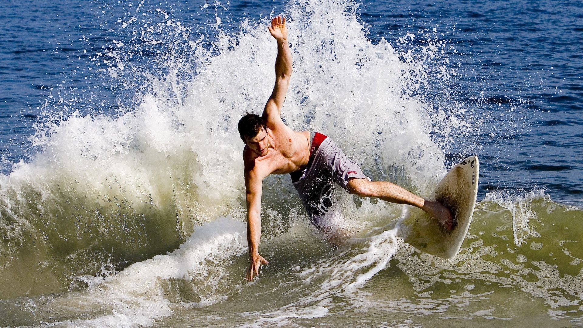 奥亚尔萨瓦尔爆发引领西班牙新浪潮,波兰狂胜摩洛哥折射欧洲足球新格局